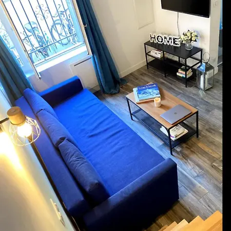 Beautiful Mezzanine Studio- Center *